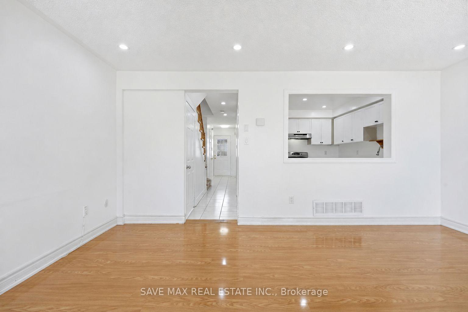 Photo 13 of 39 Caruso Drive, Brampton, Fletcher's West — HOMEH