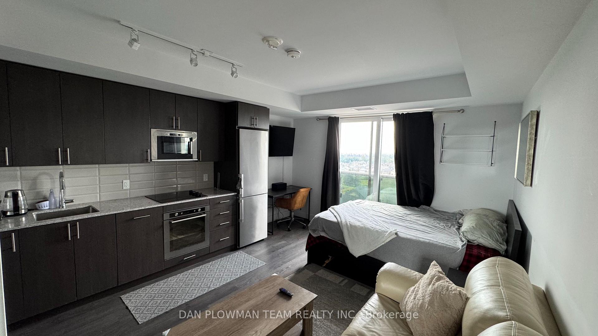 Front of Unit 1119, 2550 Simcoe Street N