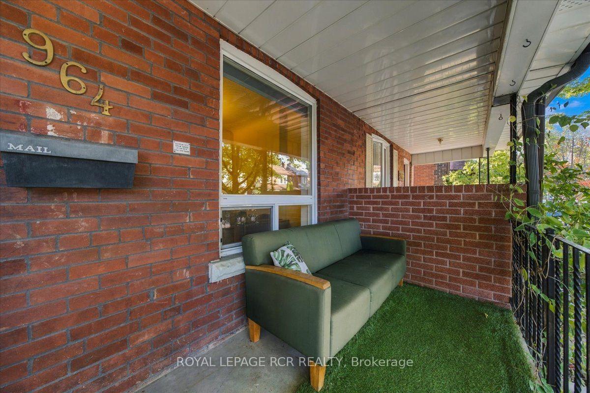 Photo 3 of 964 Shaw Street, Toronto, Dovercourt-Wallace Emerson-Junction — HOMEH