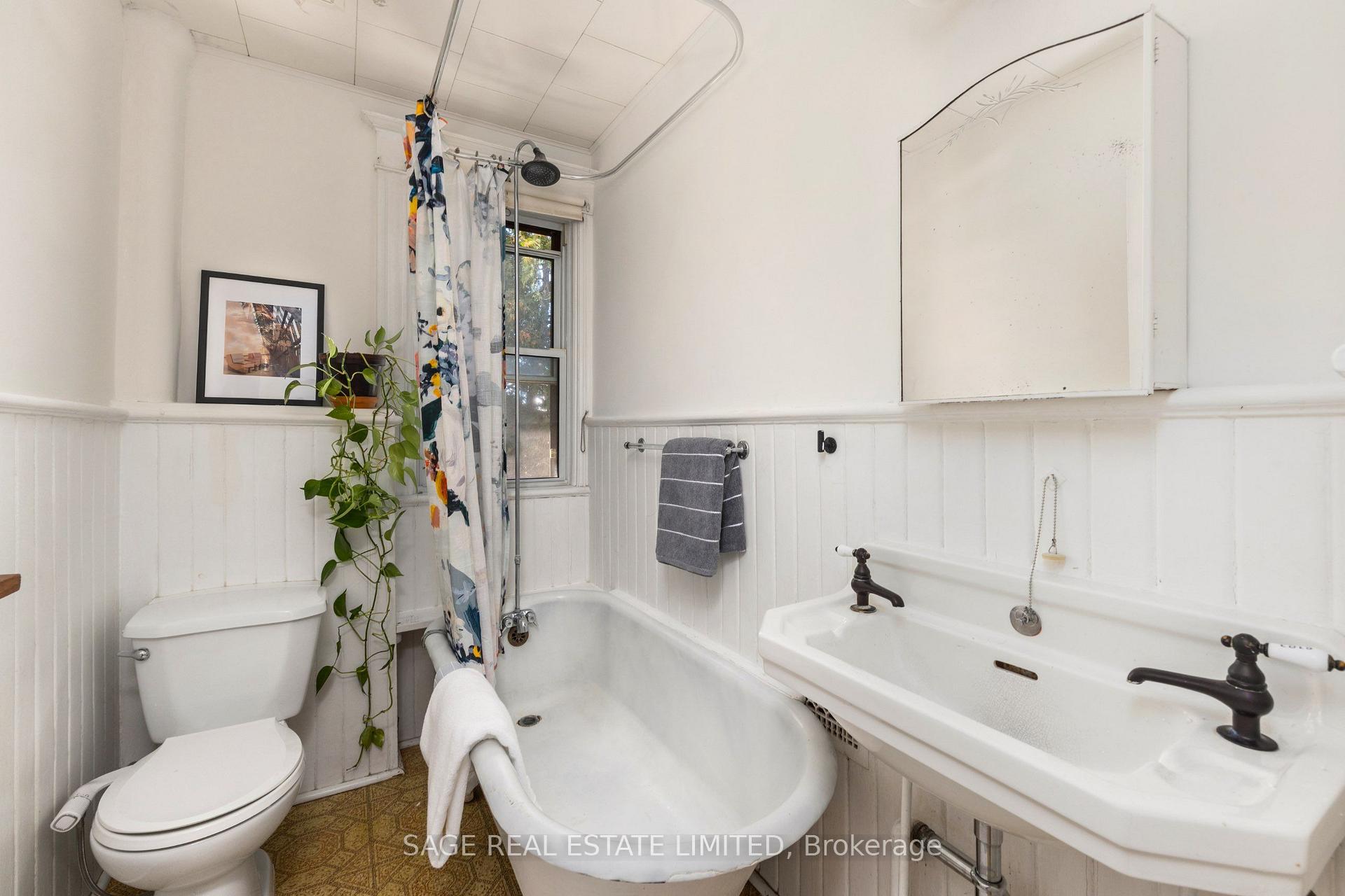 Photo 30 of 130 West Lodge Avenue, Toronto, Roncesvalles — HOMEH