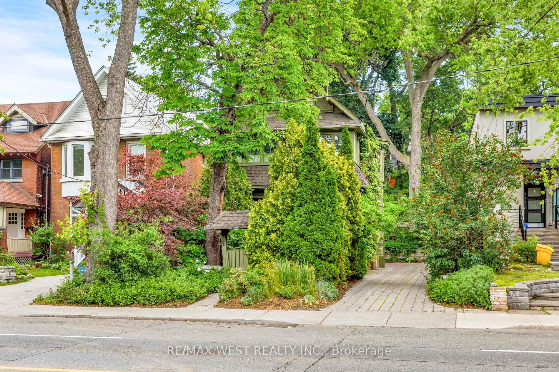 Photo 4 of 499 Parkside Drive, Toronto, High Park-Swansea — HOMEH