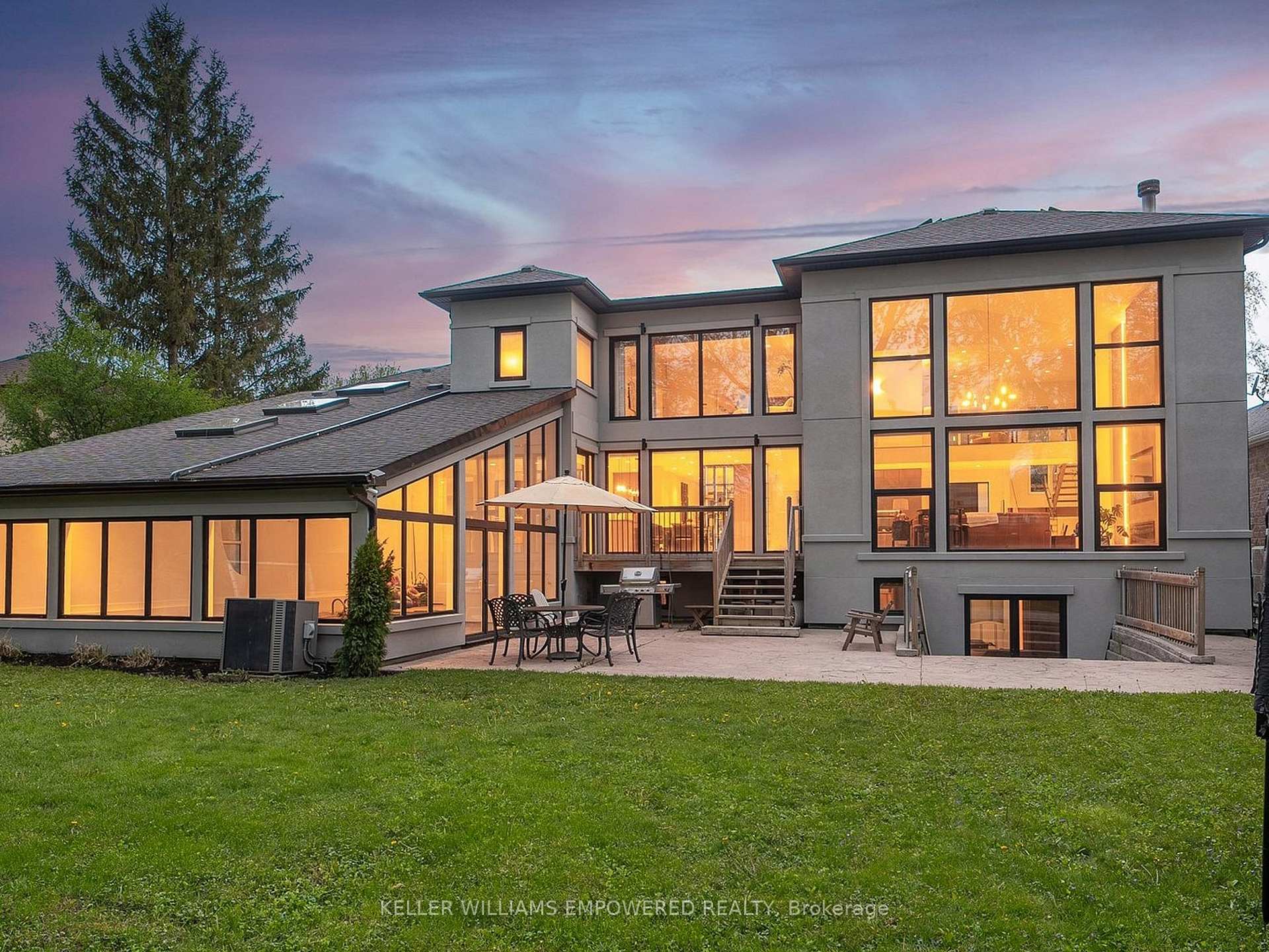 Photo 2 of 49 Fergus Avenue, Richmond Hill, Oak Ridges Lake Wilcox — HOMEH