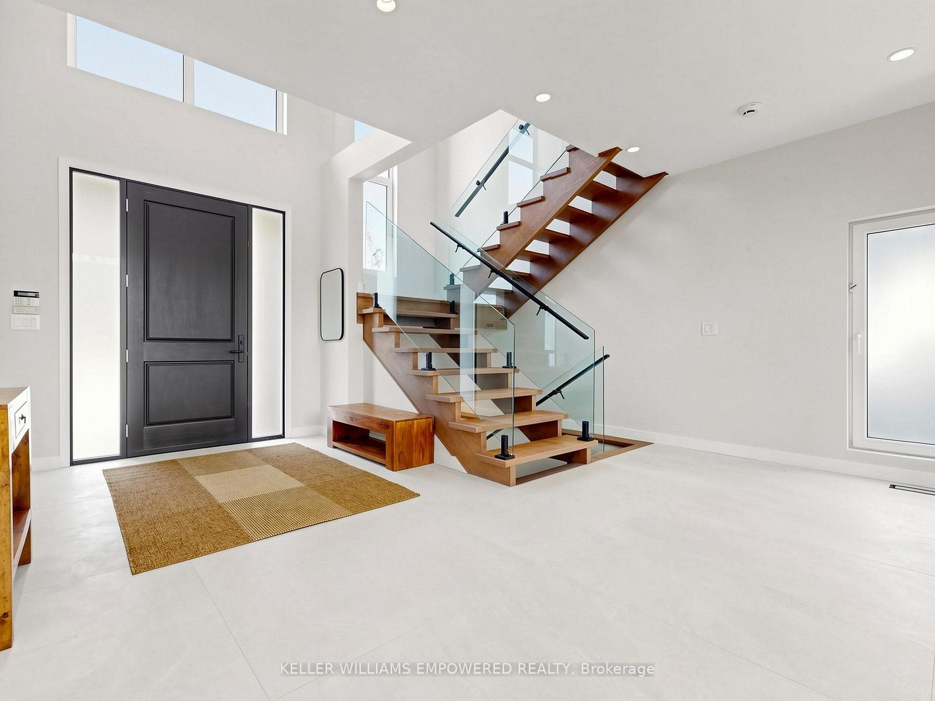 Photo 5 of 49 Fergus Avenue, Richmond Hill, Oak Ridges Lake Wilcox — HOMEH