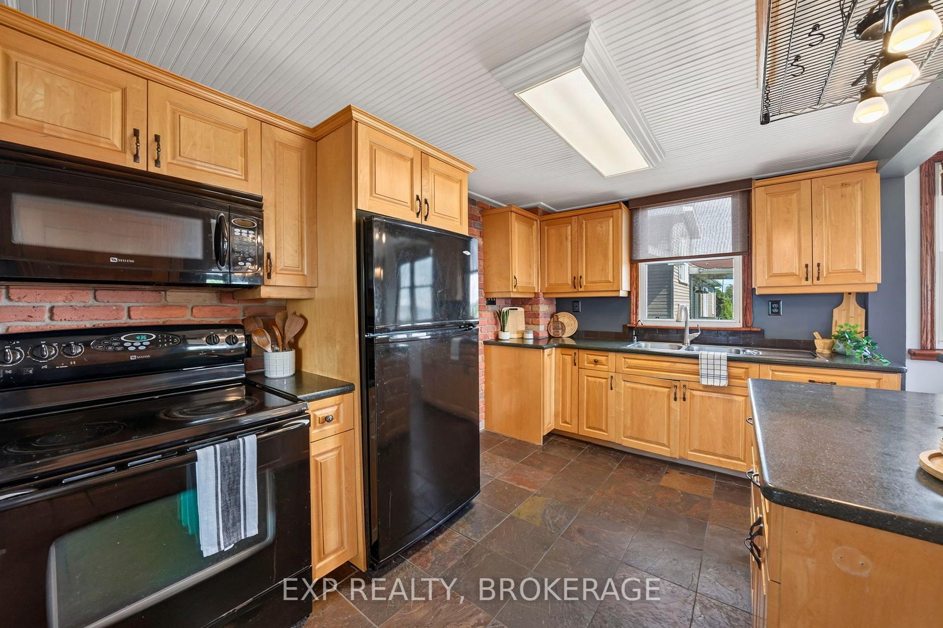 Photo 6 of 5157 Bath Road, Loyalist, Lennox and Addington - South — HOMEH
