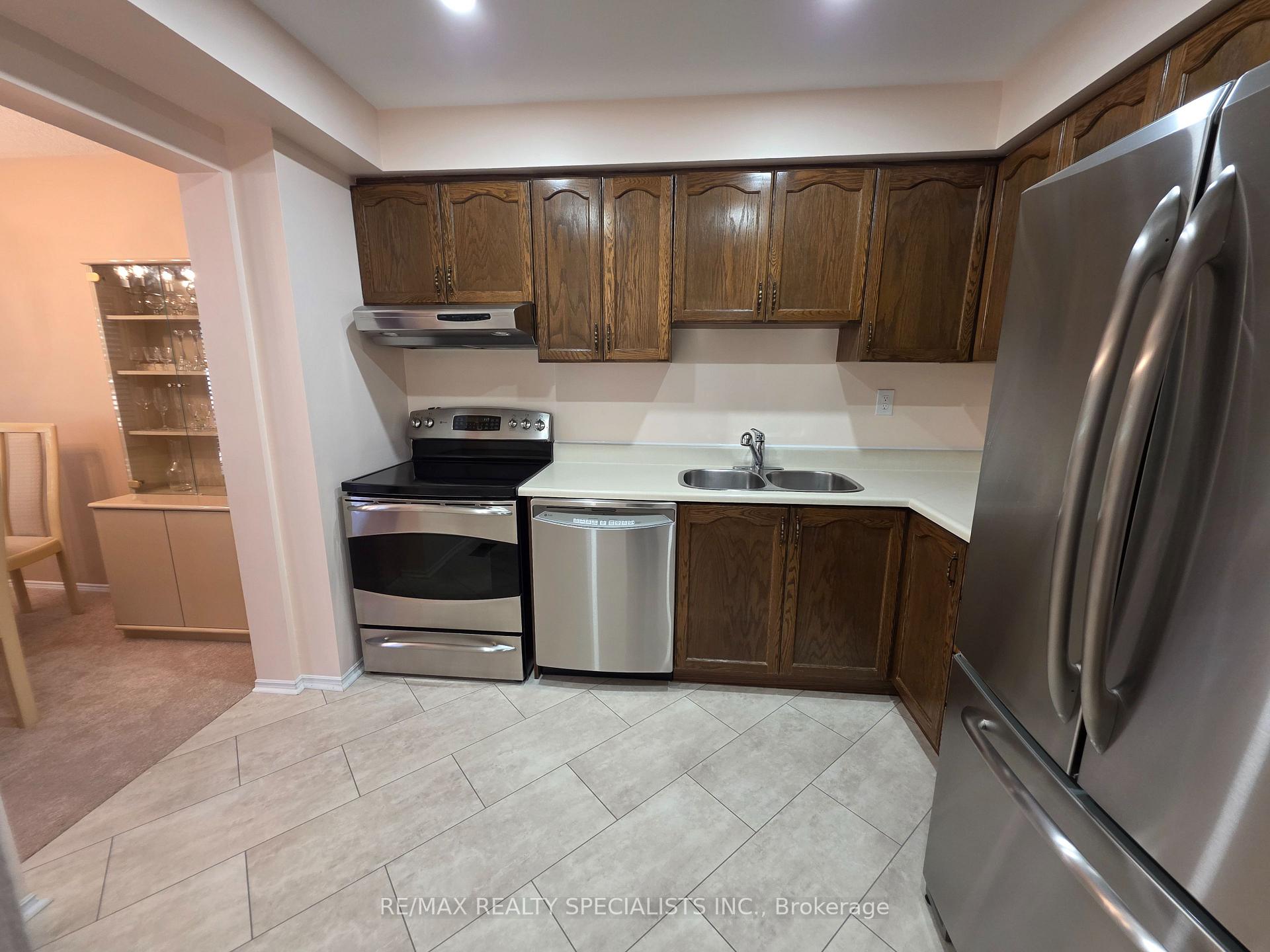 Photo 5 of Unit 17, 385 The East Mall, Etobicoke, Islington-City Centre West — HOMEH