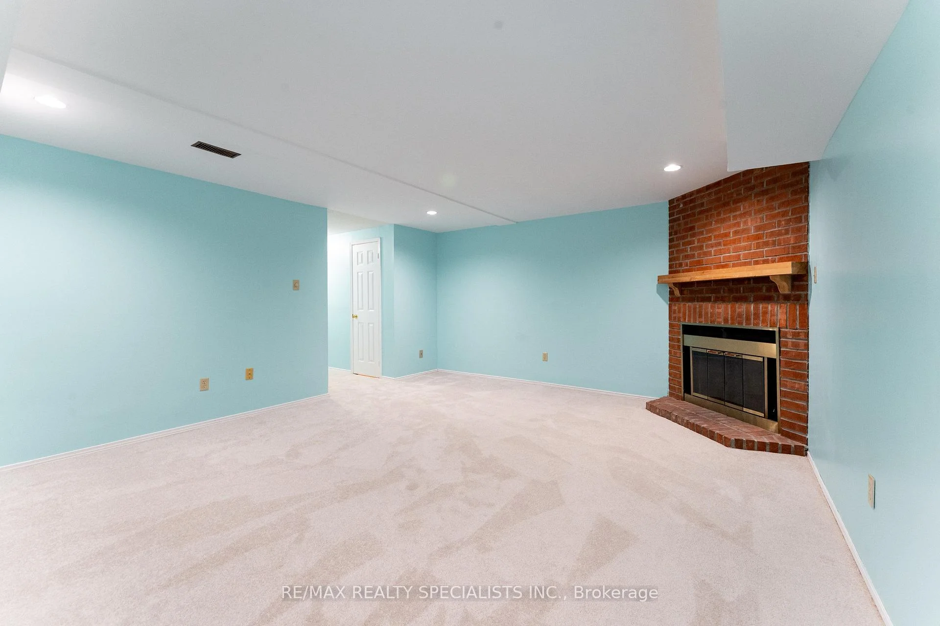 Photo 33 of Unit 17, 385 The East Mall, Etobicoke, Islington-City Centre West — HOMEH