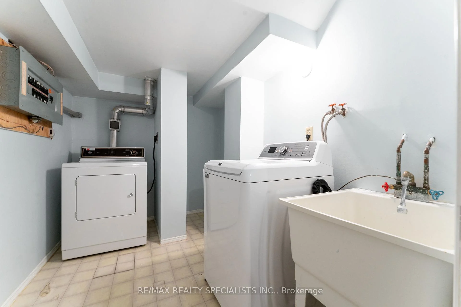 Photo 35 of Unit 17, 385 The East Mall, Etobicoke, Islington-City Centre West — HOMEH