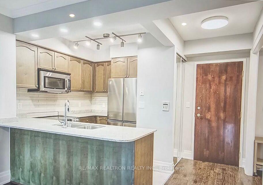 Photo 8 of Unit 210, 100 Promenade Circle, Vaughan, Brownridge — HOMEH