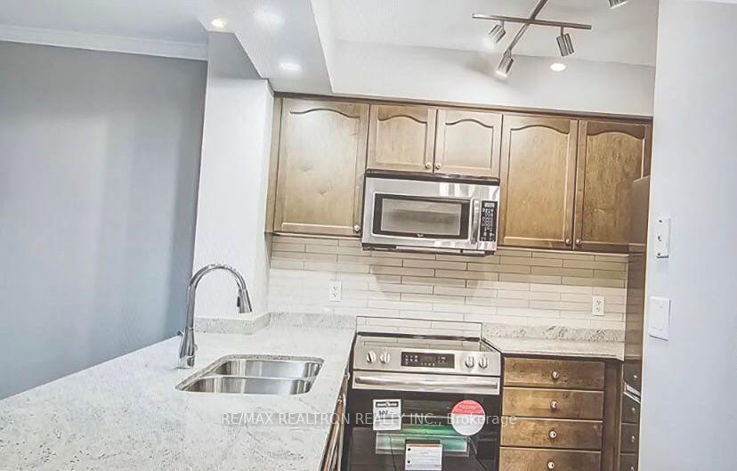 Photo 9 of Unit 210, 100 Promenade Circle, Vaughan, Brownridge — HOMEH
