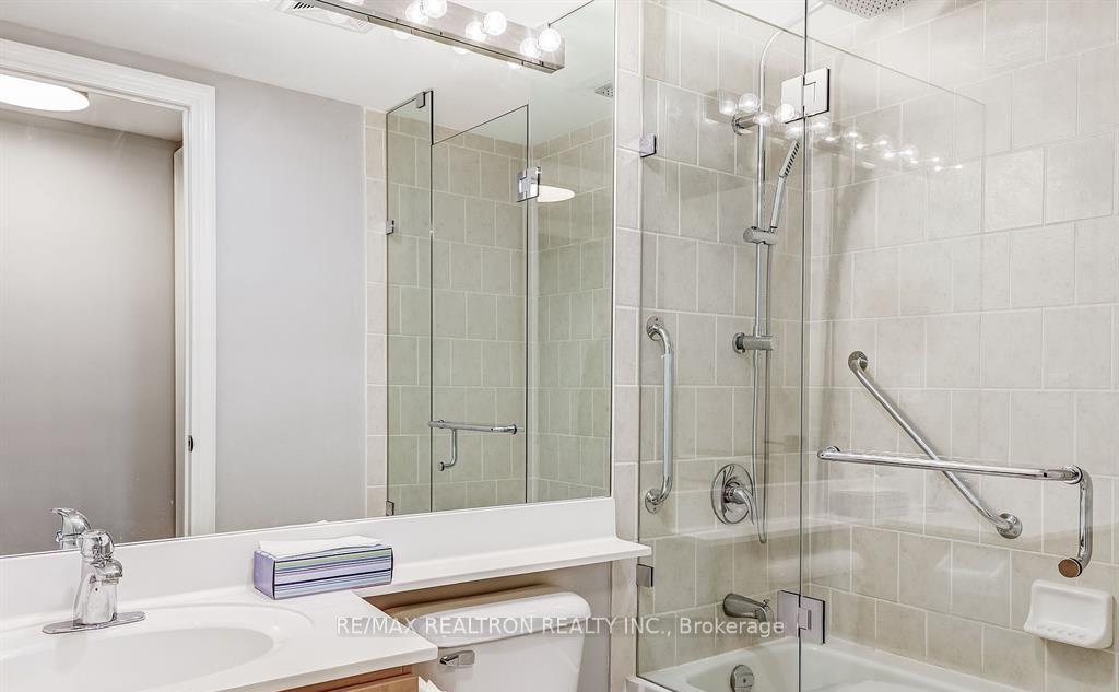 Photo 12 of Unit 210, 100 Promenade Circle, Vaughan, Brownridge — HOMEH
