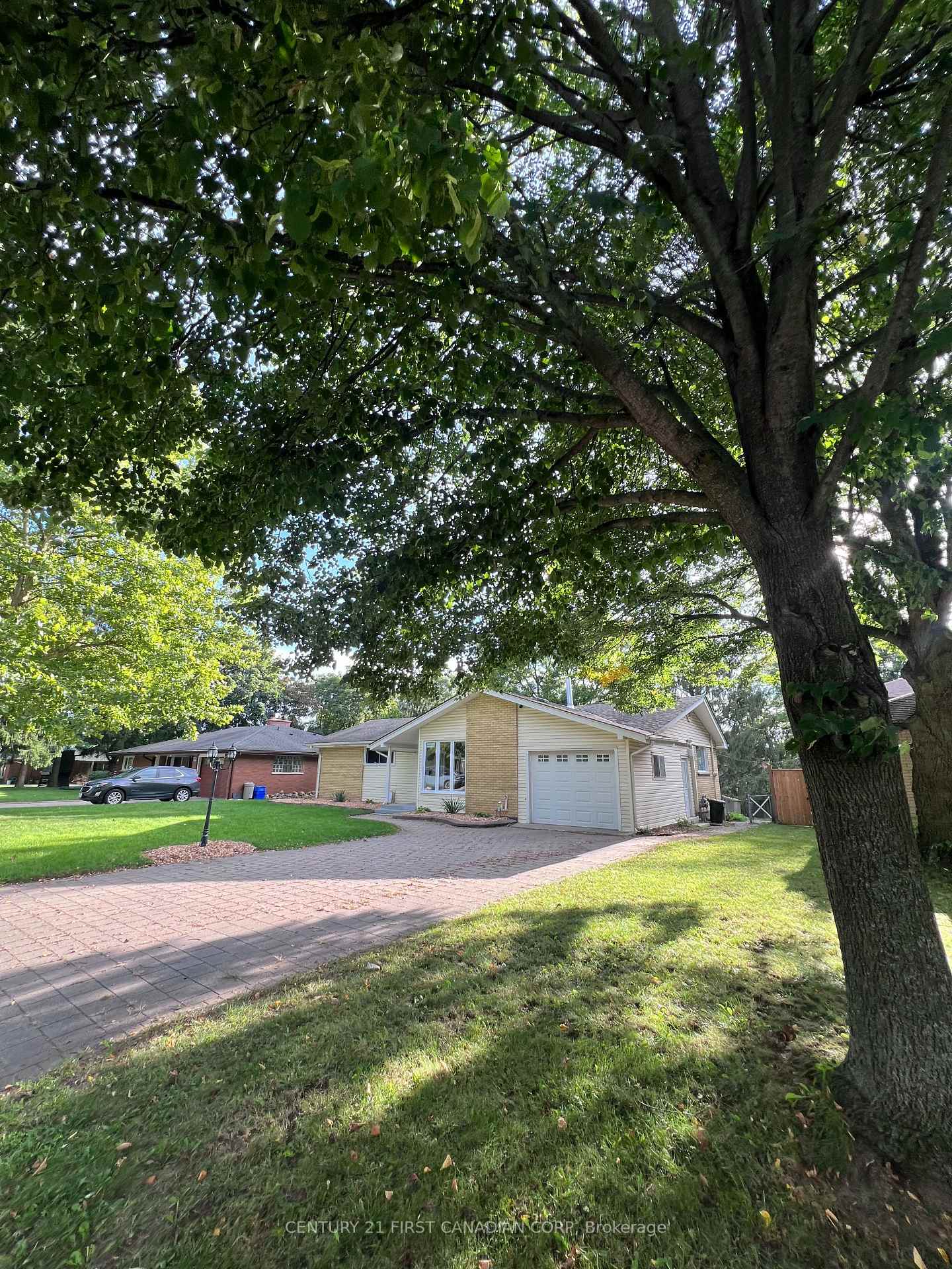 Photo 1 of 604 Headley Drive, London, North O — HOMEH