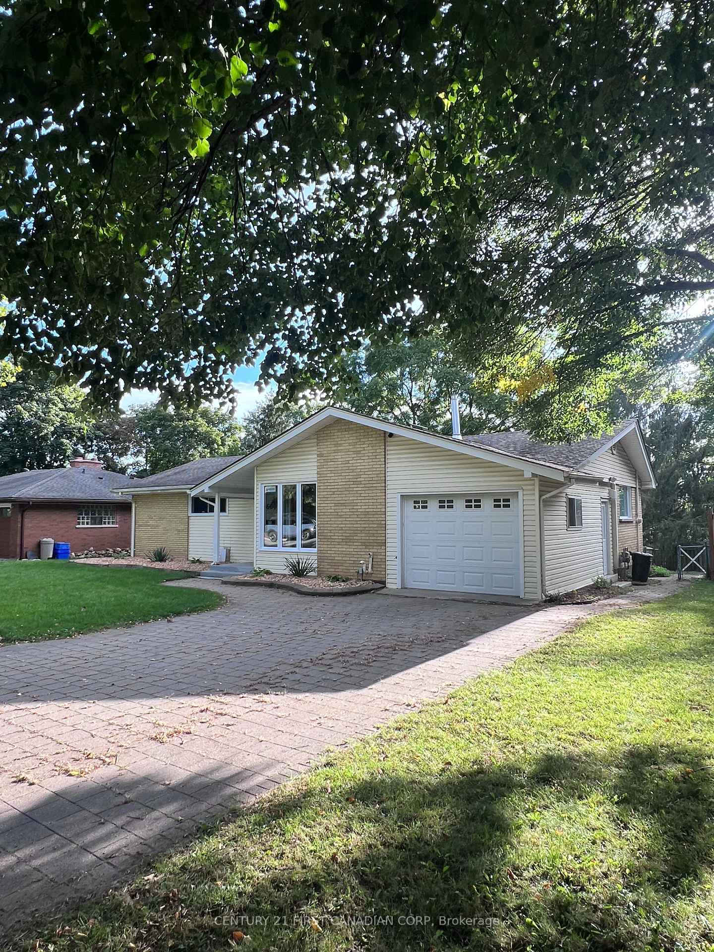 Photo 2 of 604 Headley Drive, London, North O — HOMEH