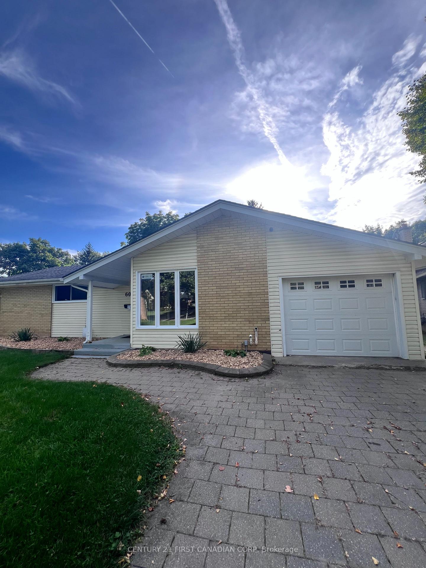 Photo 3 of 604 Headley Drive, London, North O — HOMEH