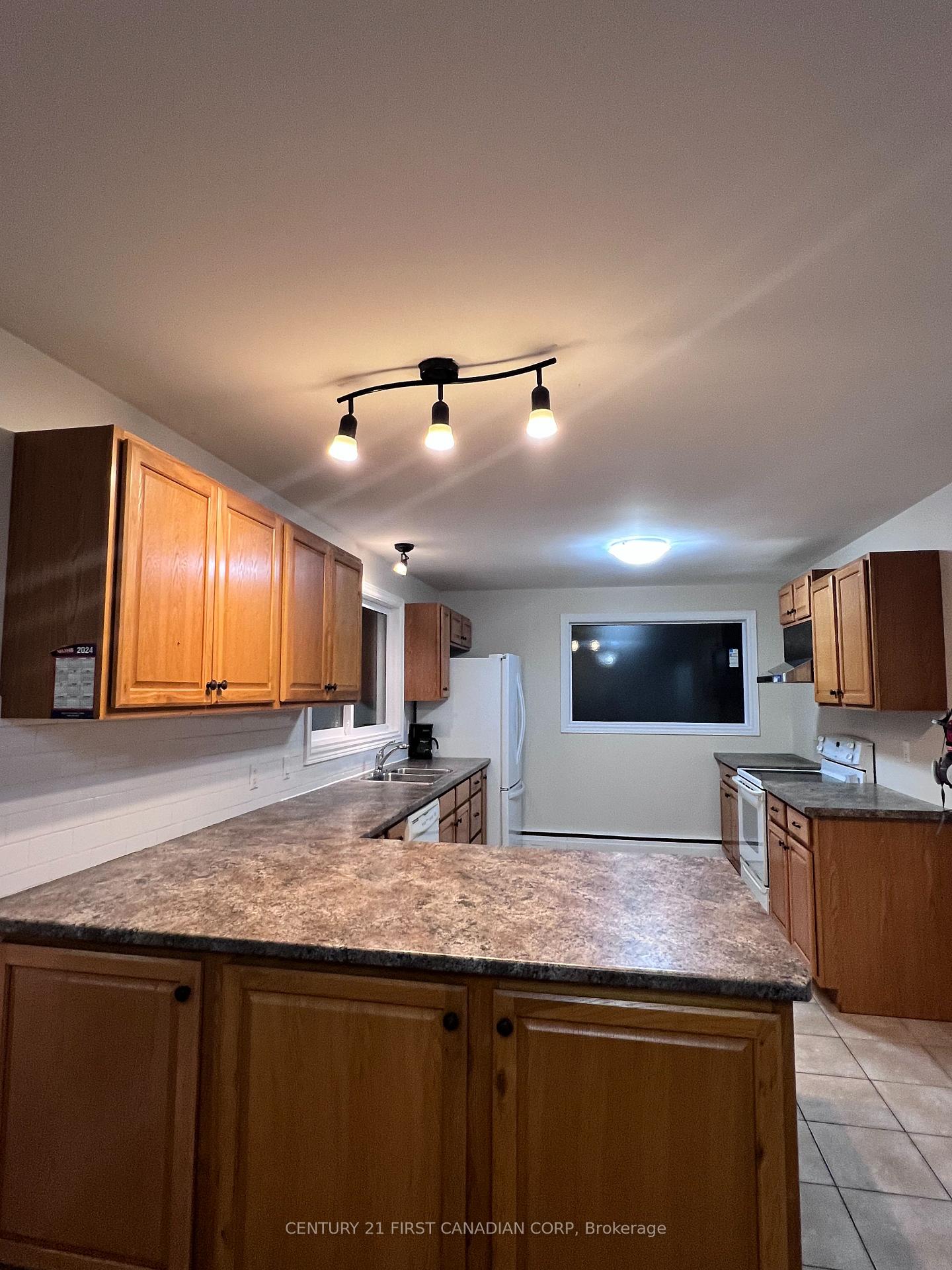 Photo 6 of 604 Headley Drive, London, North O — HOMEH
