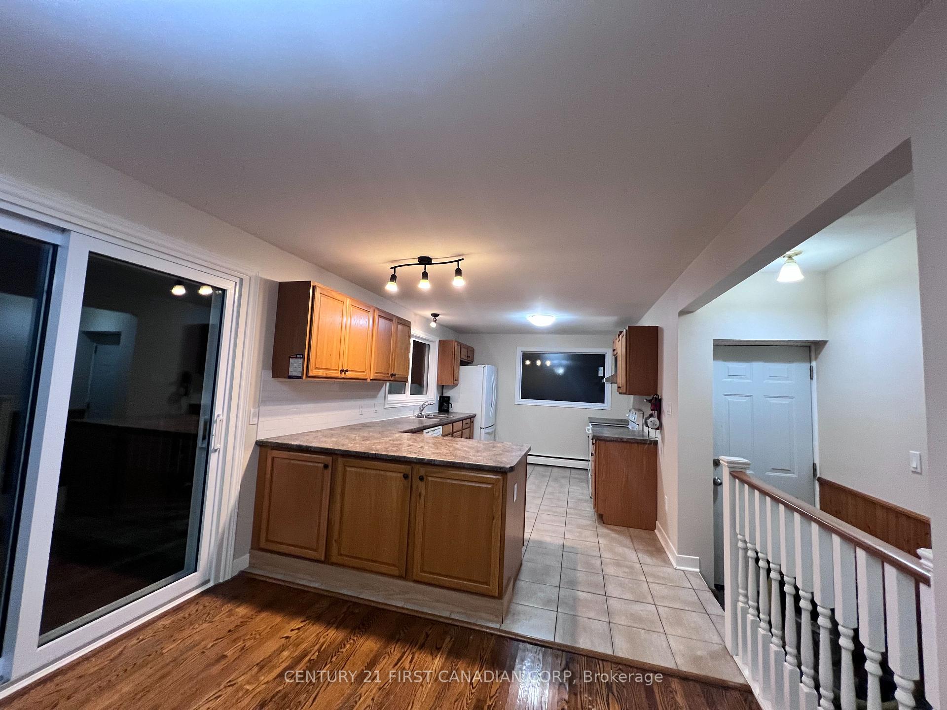 Photo 7 of 604 Headley Drive, London, North O — HOMEH