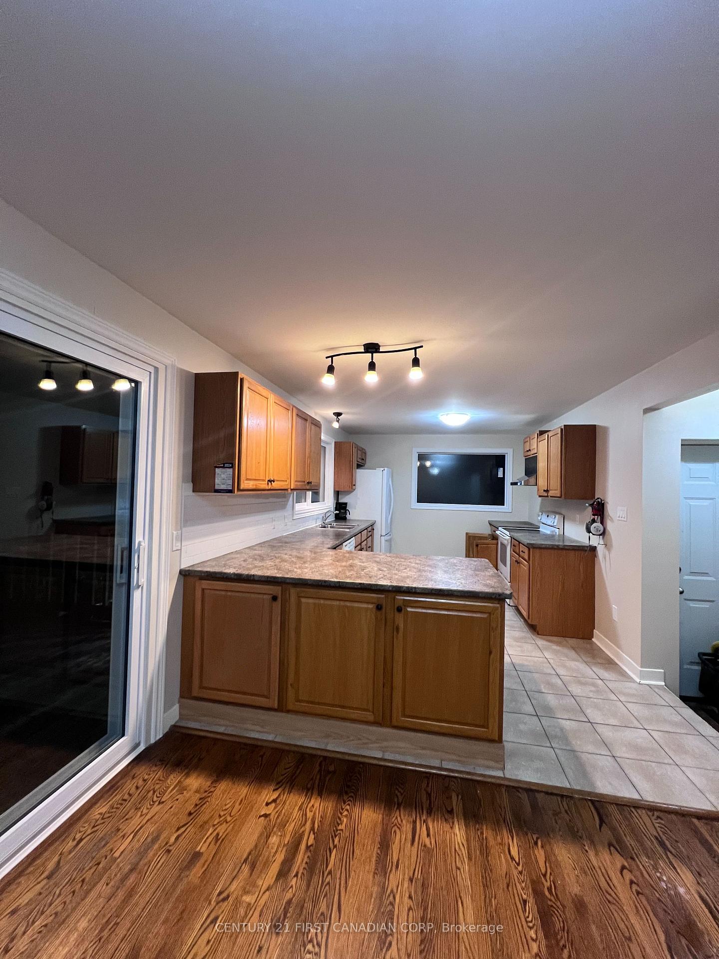 Photo 8 of 604 Headley Drive, London, North O — HOMEH