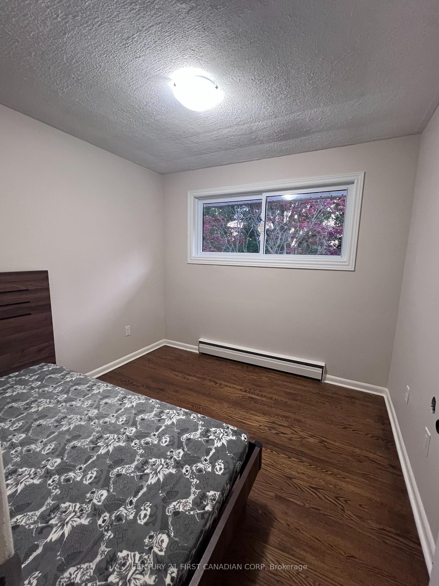 Photo 15 of 604 Headley Drive, London, North O — HOMEH