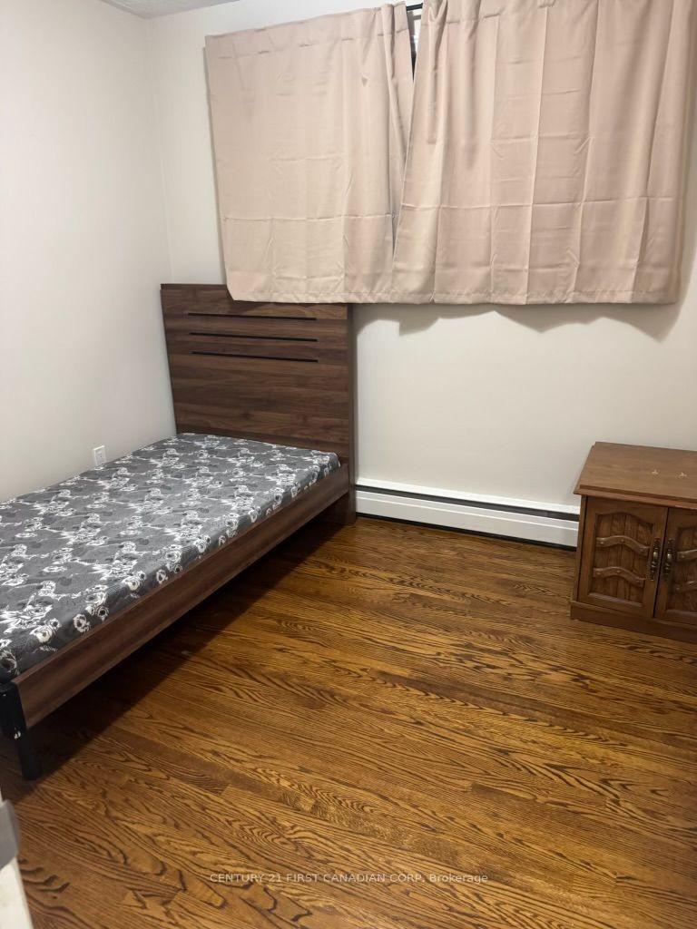 Photo 16 of 604 Headley Drive, London, North O — HOMEH