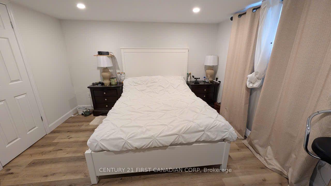 Photo 18 of 604 Headley Drive, London, North O — HOMEH