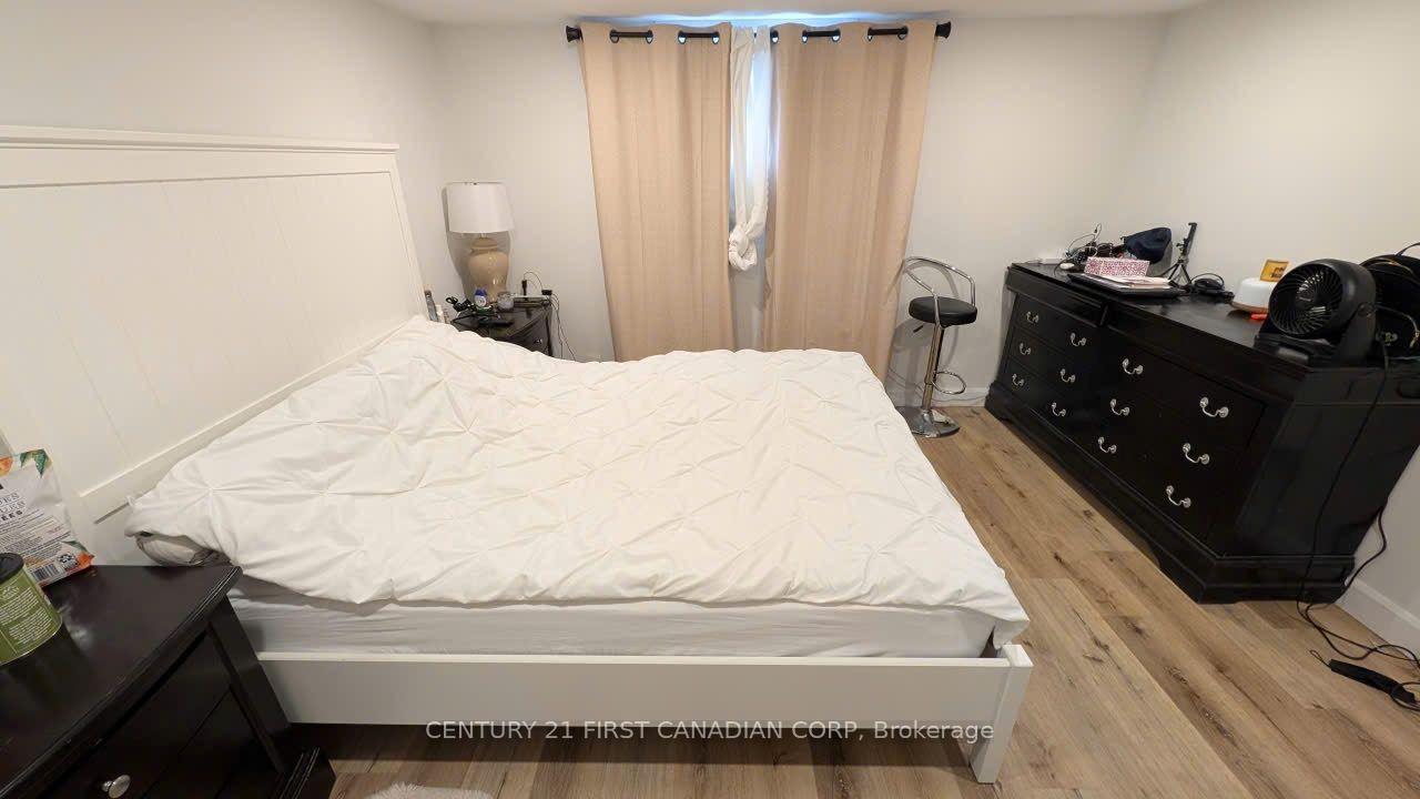 Photo 20 of 604 Headley Drive, London, North O — HOMEH