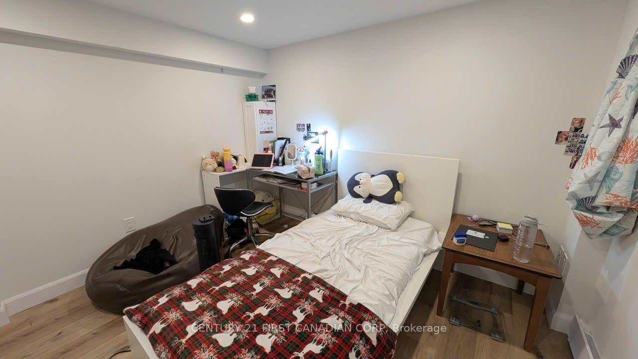 Photo 23 of 604 Headley Drive, London, North O — HOMEH