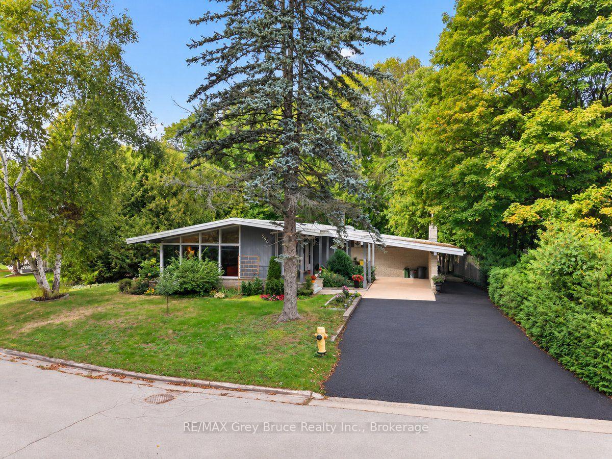 Photo 2 of 590 4TH Street E, Owen Sound — HOMEH