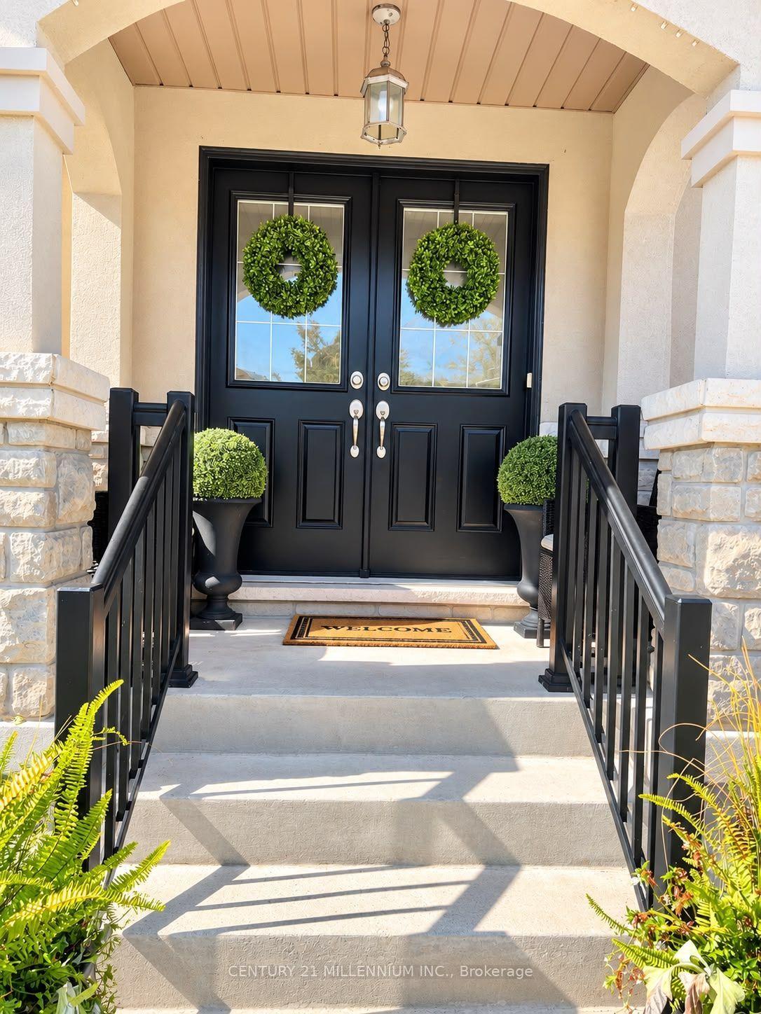 Photo 2 of 14 Beachville Circle, Brampton, Credit Valley — HOMEH