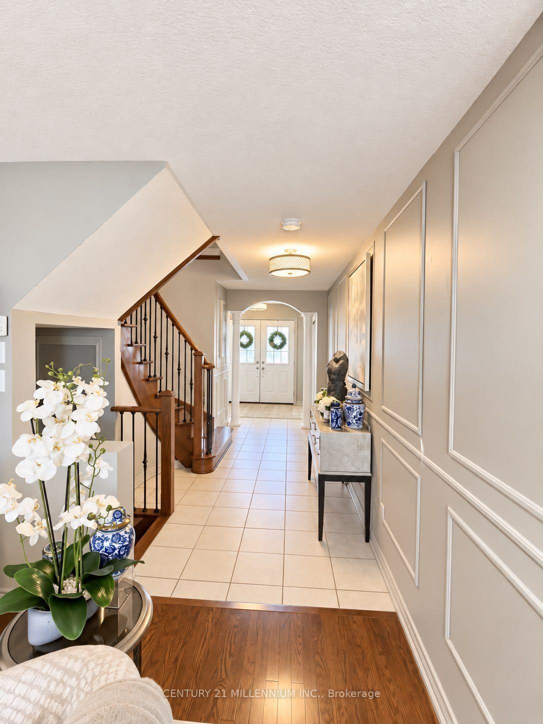 Photo 4 of 14 Beachville Circle, Brampton, Credit Valley — HOMEH