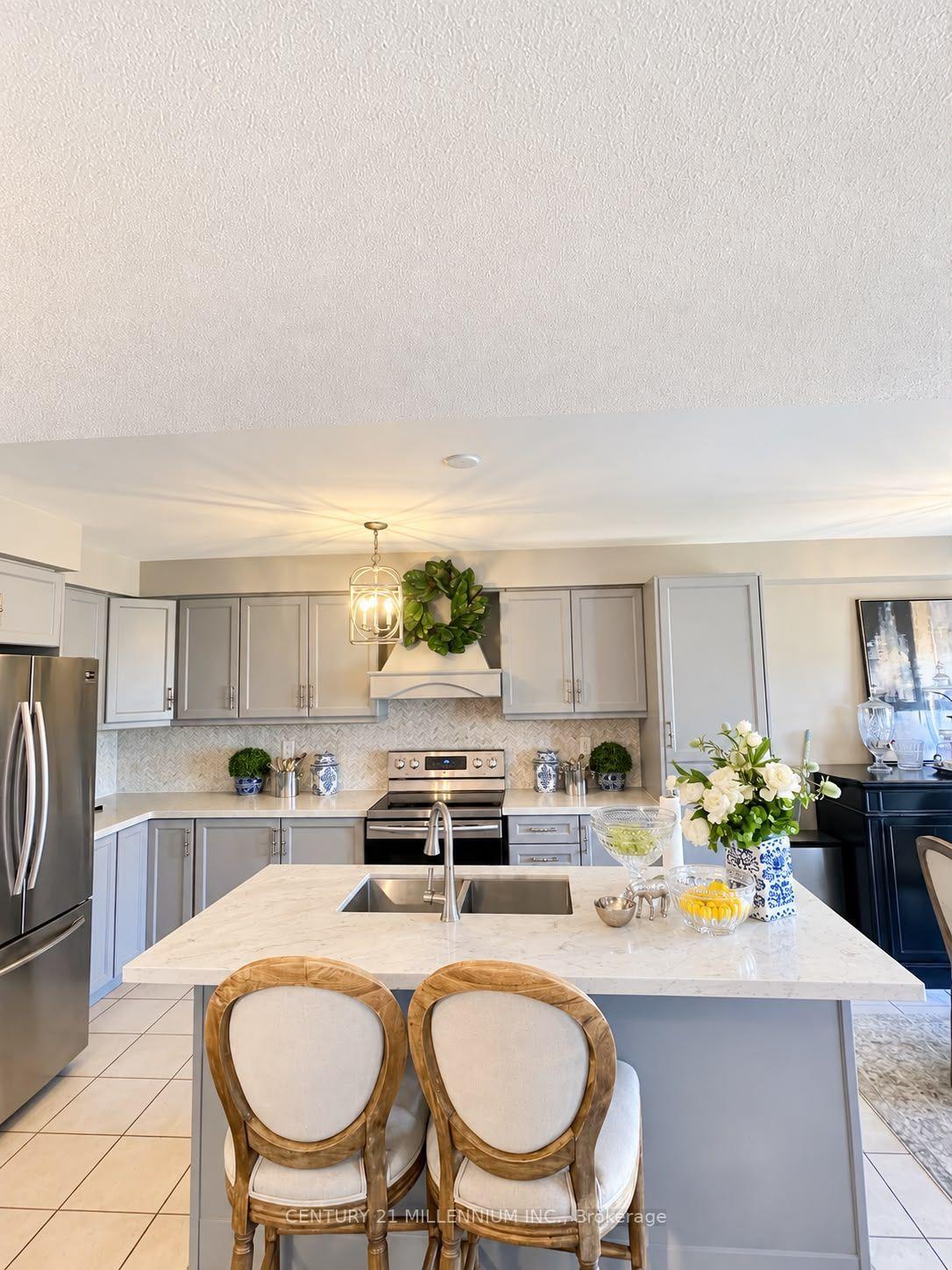 Photo 5 of 14 Beachville Circle, Brampton, Credit Valley — HOMEH