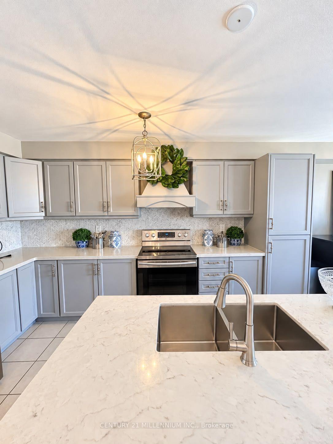 Photo 6 of 14 Beachville Circle, Brampton, Credit Valley — HOMEH