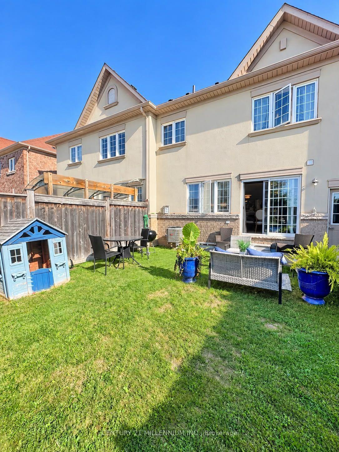 Photo 36 of 14 Beachville Circle, Brampton, Credit Valley — HOMEH