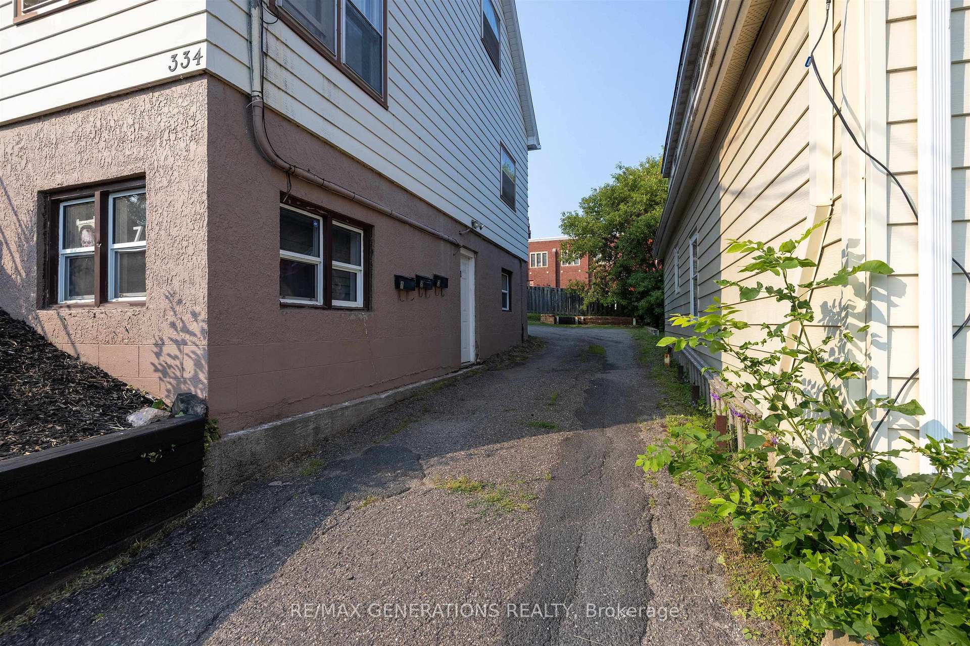 Photo 3 of 334 Pearl Street, Thunder Bay, Court / Cumberland — HOMEH