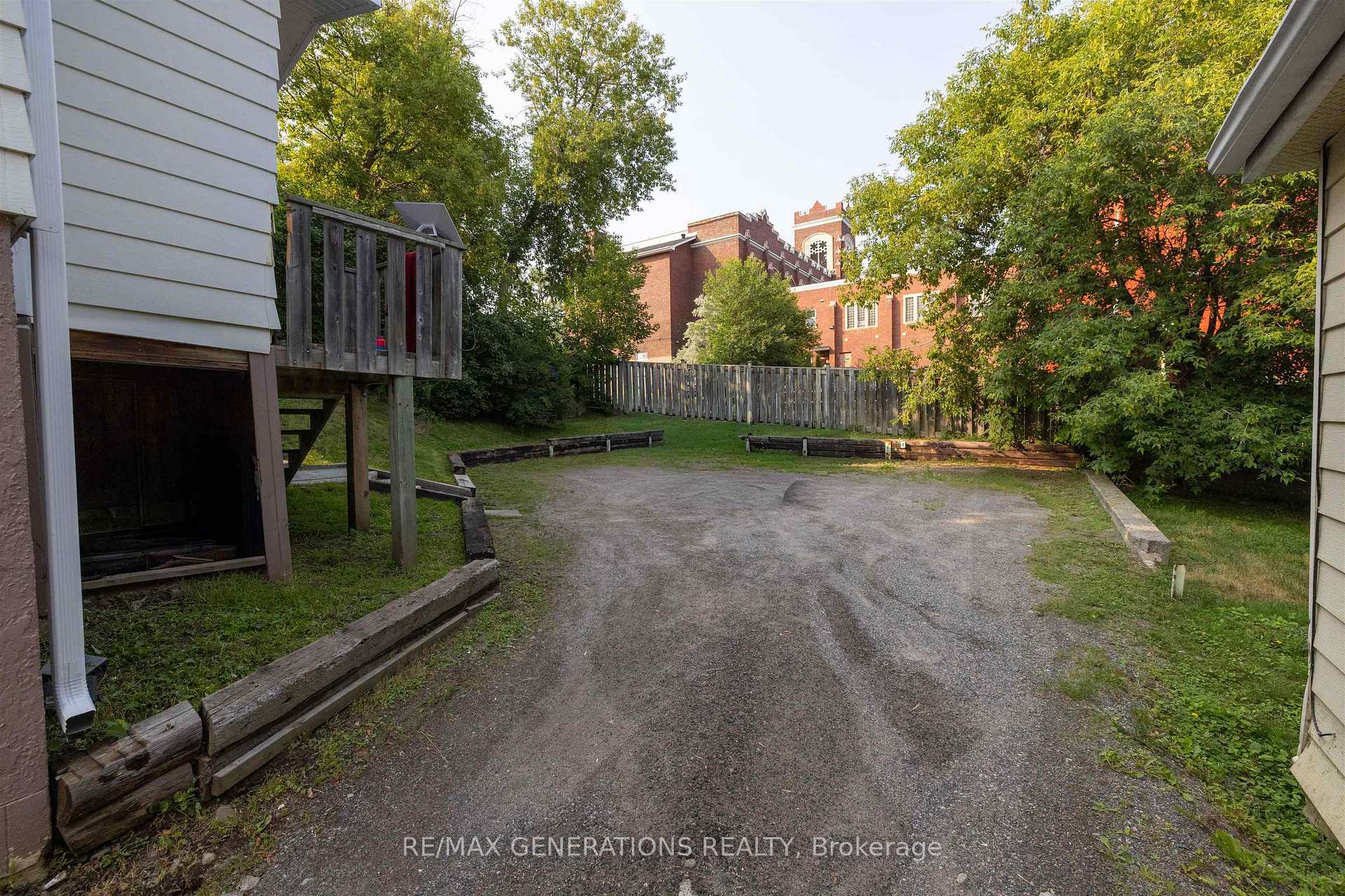 Photo 5 of 334 Pearl Street, Thunder Bay, Court / Cumberland — HOMEH