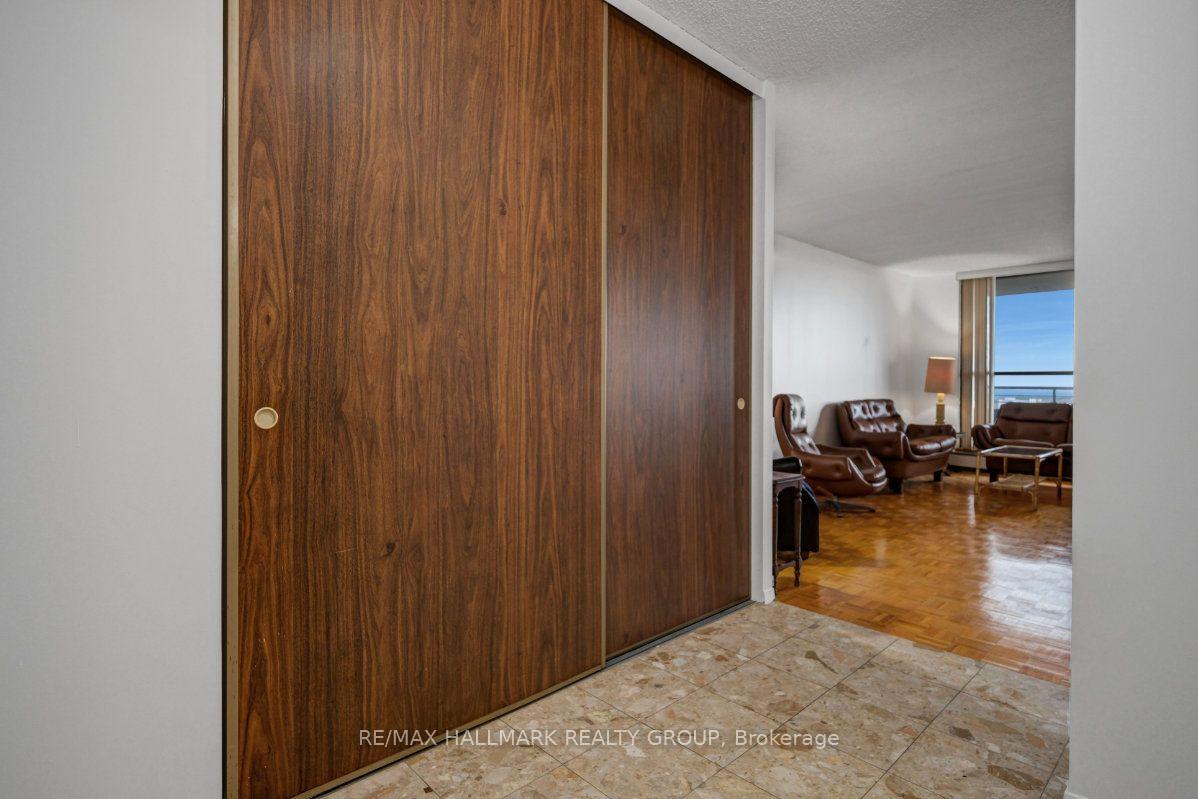 Photo 5 of Unit 2204, 505 St Laurent Boulevard, Ottawa, Viscount Alexander Park — HOMEH