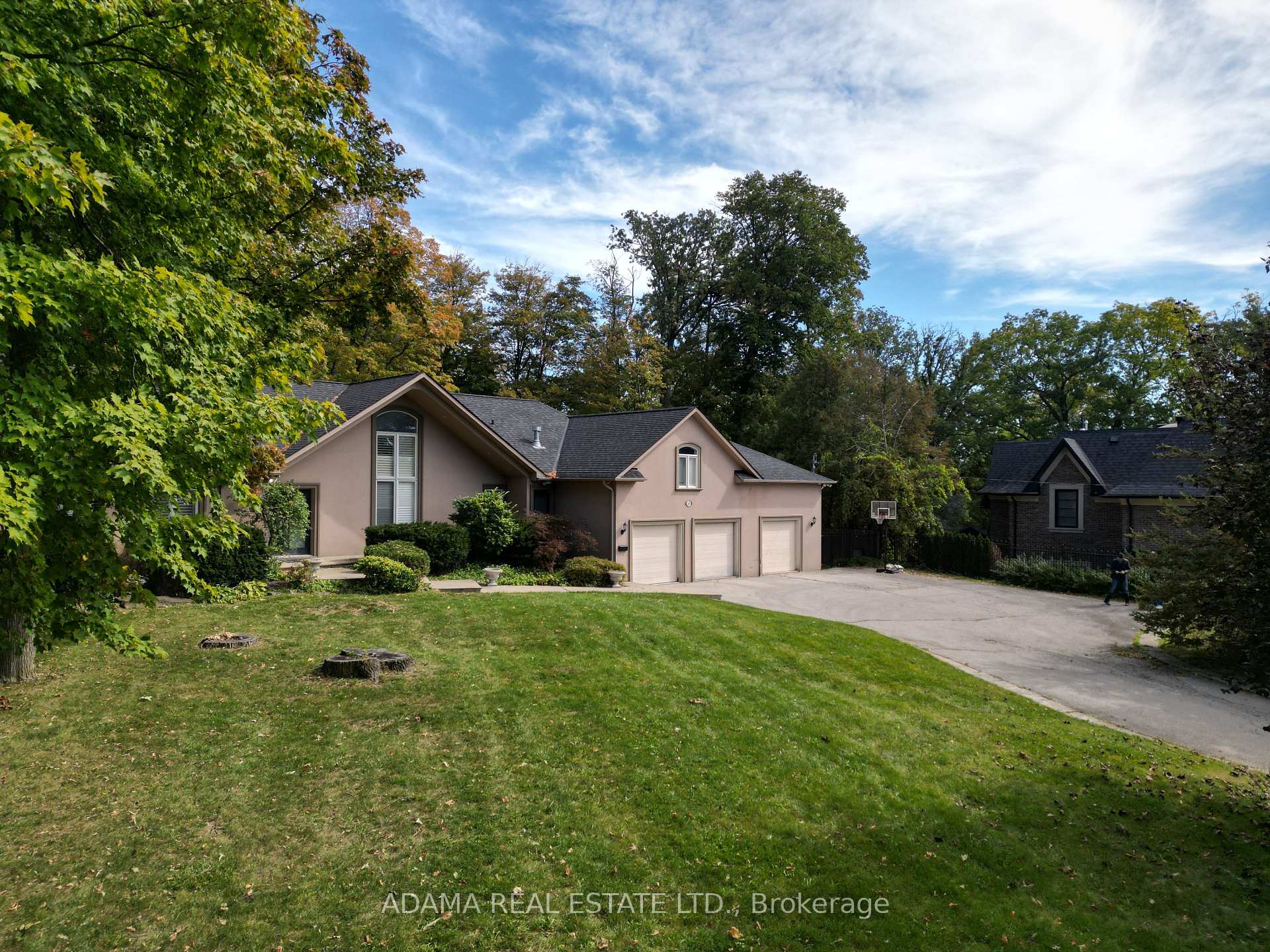 Photo 2 of 85 Sylvan Brook Avenue, Vaughan, East Woodbridge — HOMEH