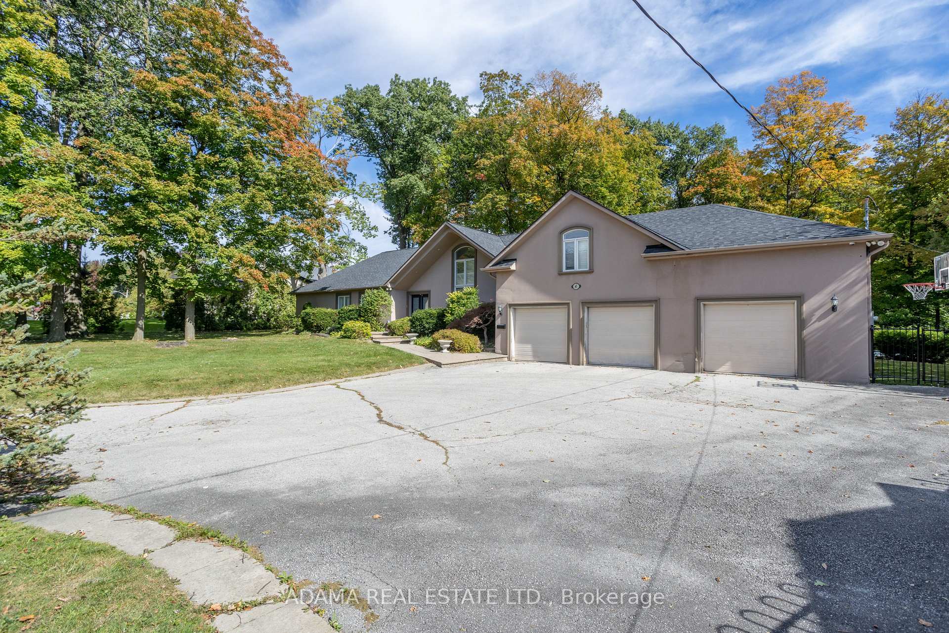 Photo 3 of 85 Sylvan Brook Avenue, Vaughan, East Woodbridge — HOMEH