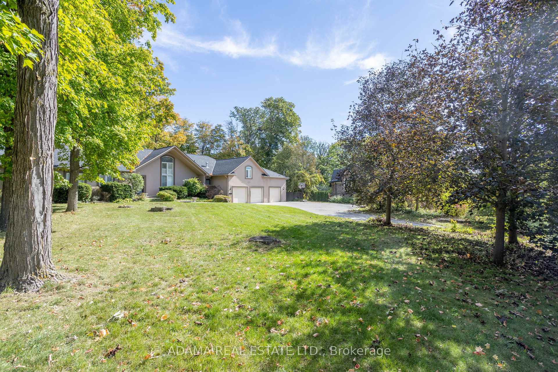 Photo 4 of 85 Sylvan Brook Avenue, Vaughan, East Woodbridge — HOMEH