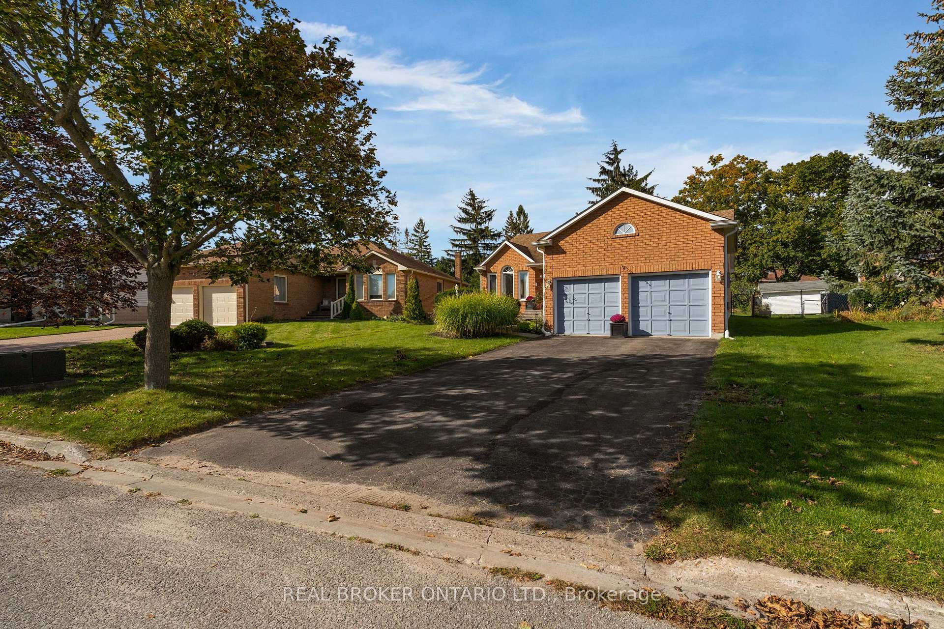 Photo 2 of 36 Webb Street, Barrie, Painswick North — HOMEH
