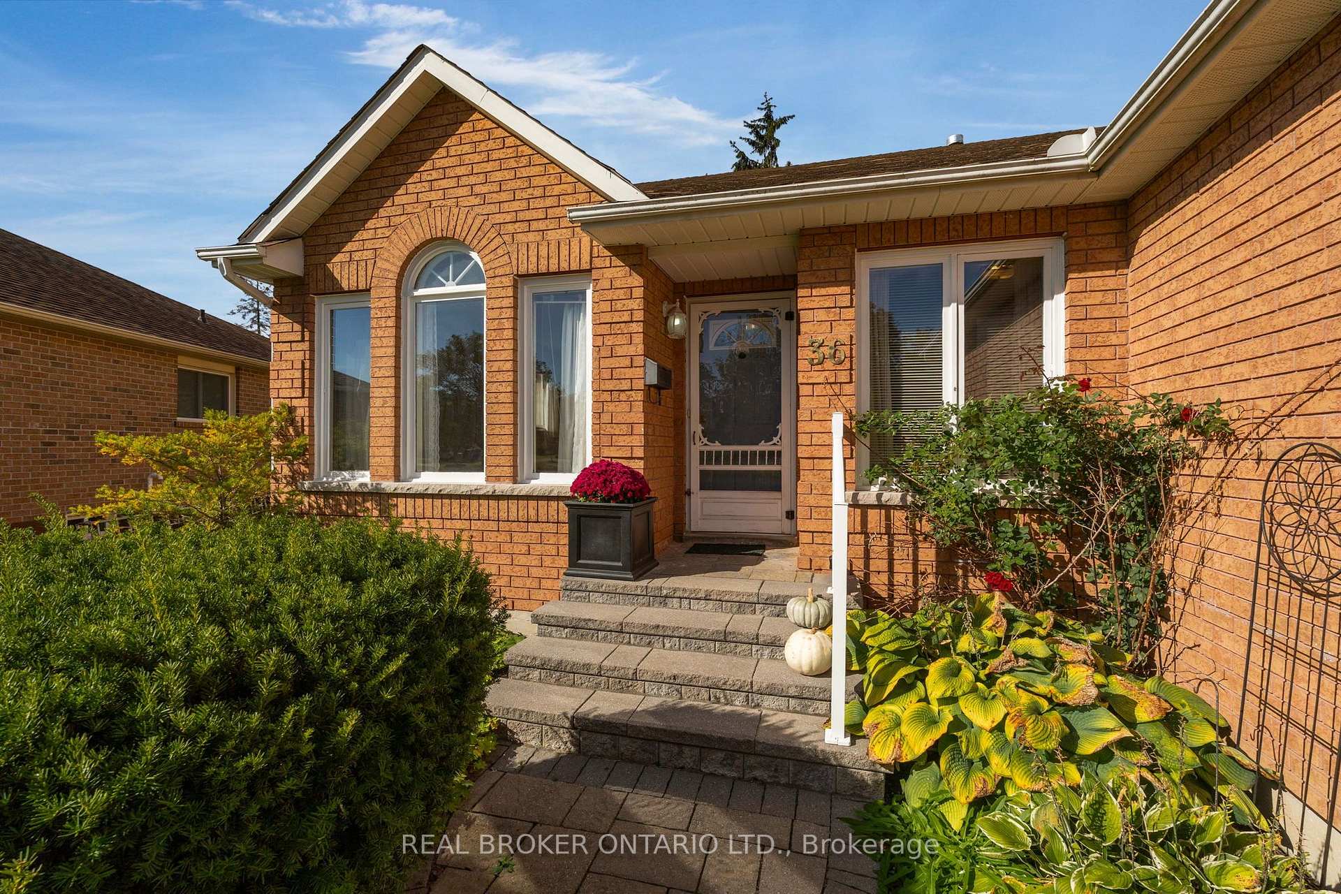 Photo 4 of 36 Webb Street, Barrie, Painswick North — HOMEH