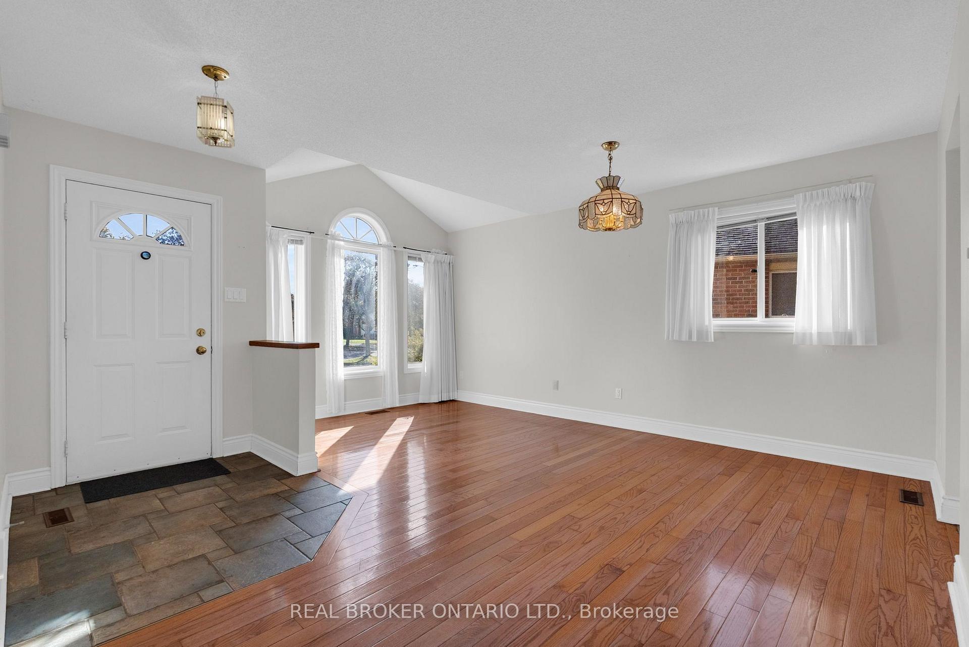 Photo 6 of 36 Webb Street, Barrie, Painswick North — HOMEH
