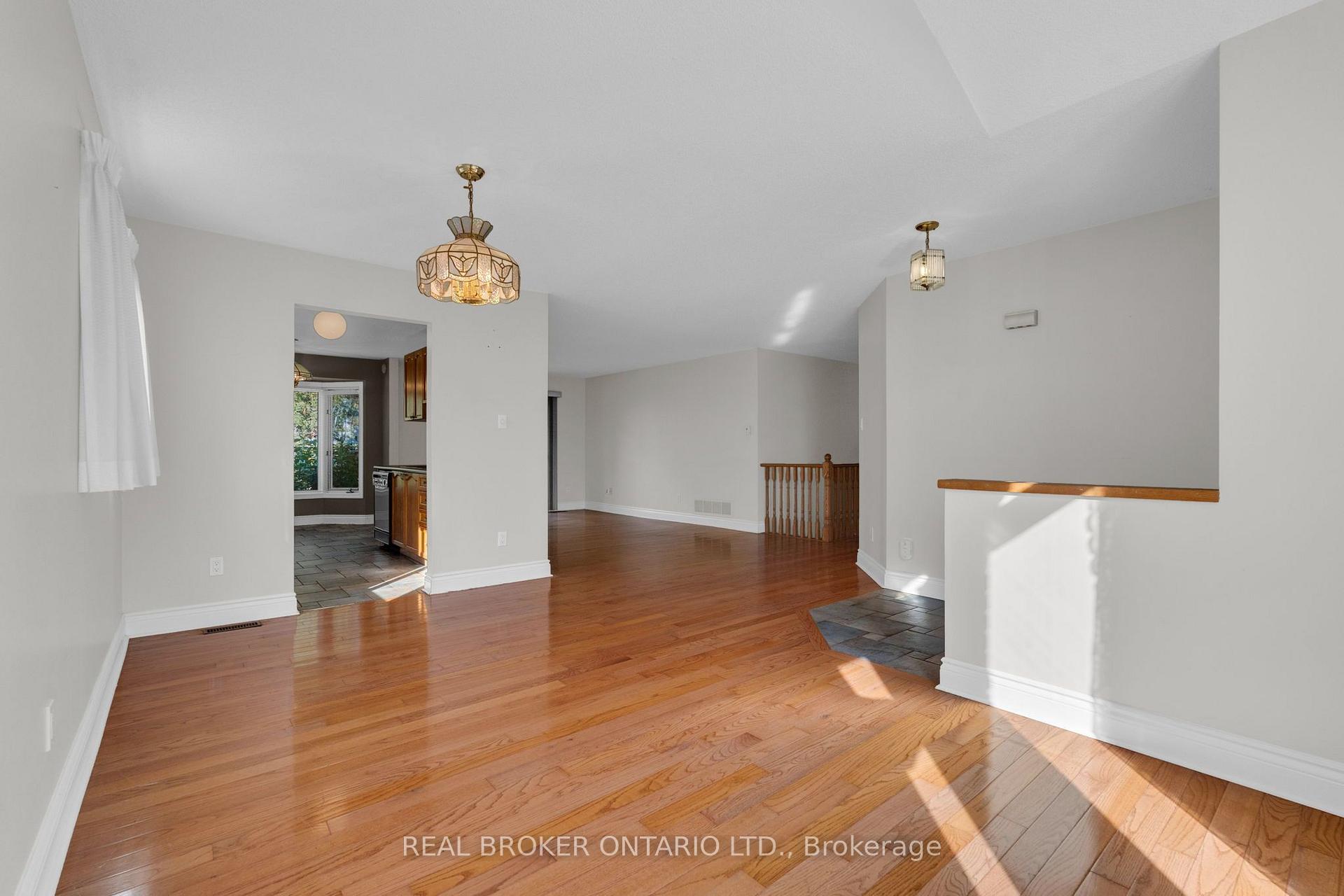 Photo 8 of 36 Webb Street, Barrie, Painswick North — HOMEH