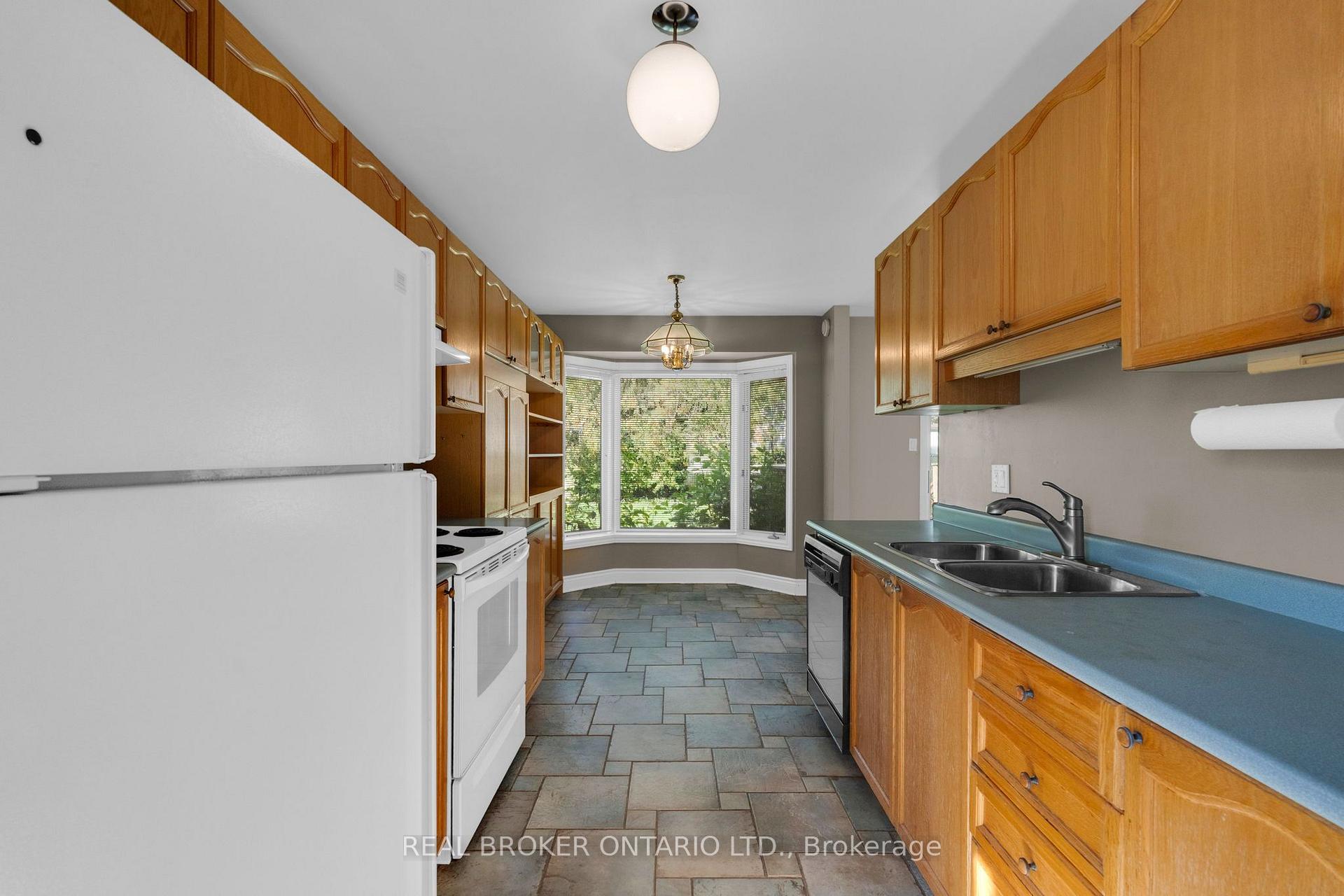 Photo 9 of 36 Webb Street, Barrie, Painswick North — HOMEH