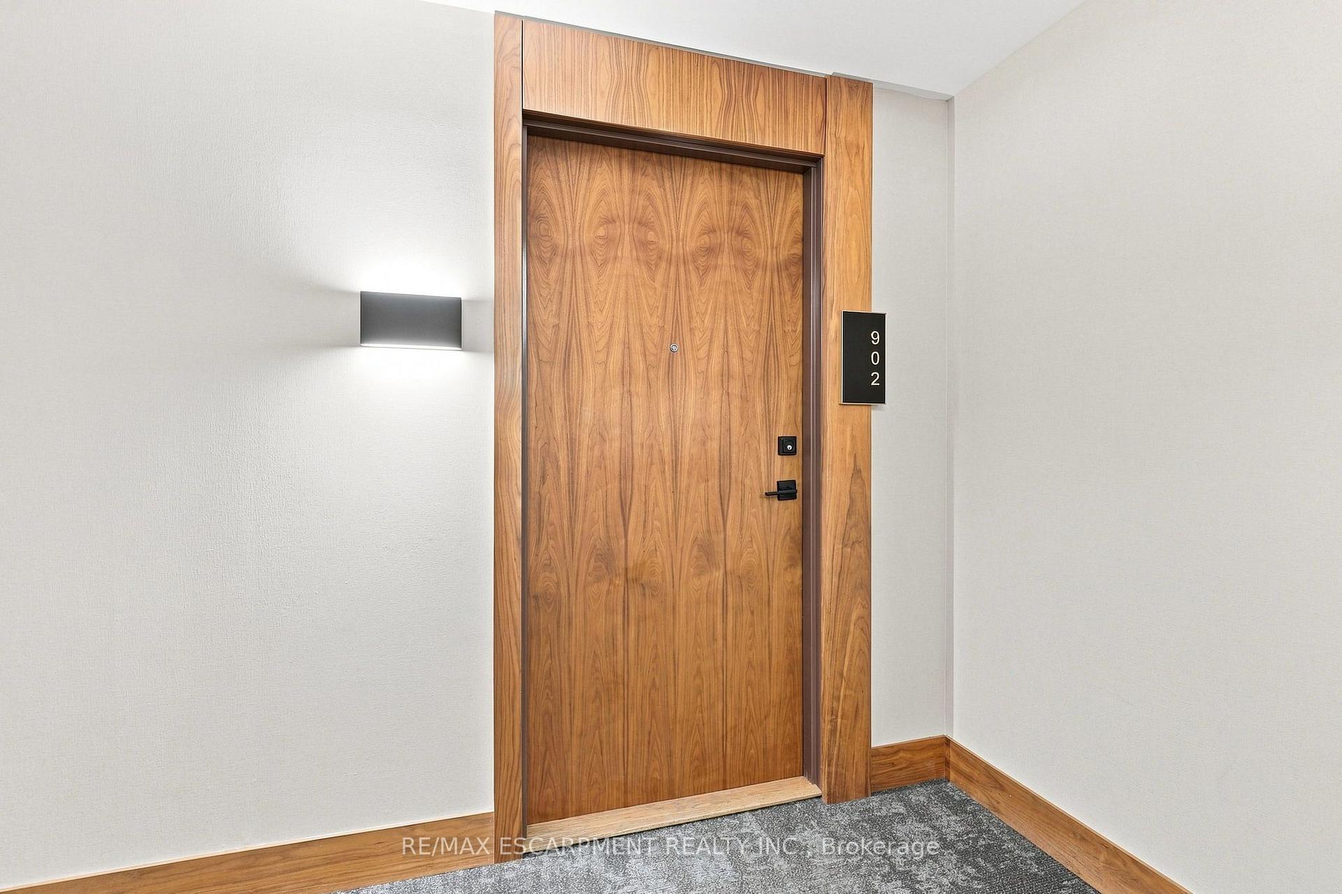 Photo 6 of Unit 902, 8 Ann Street, Mississauga, Port Credit — HOMEH
