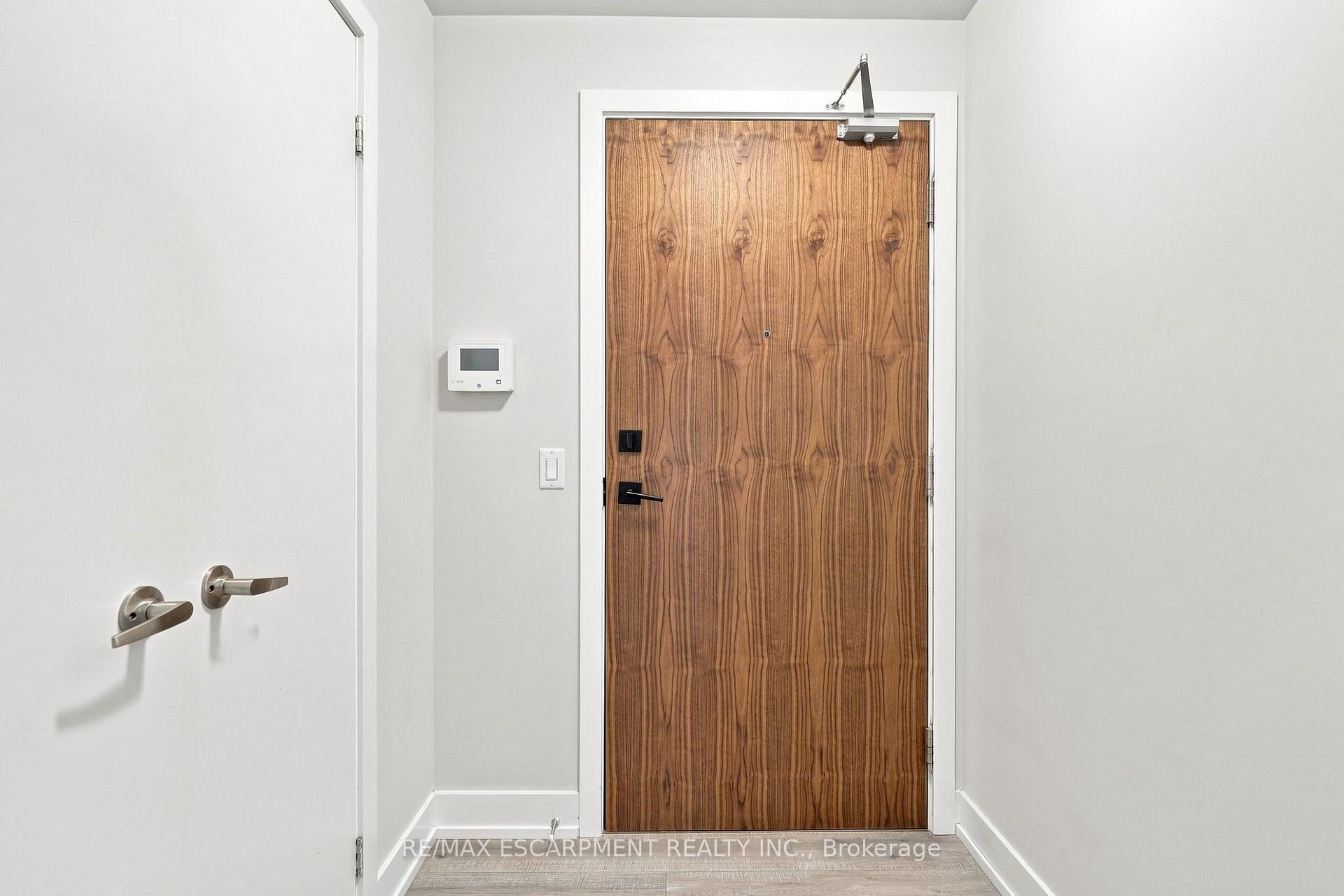 Photo 7 of Unit 902, 8 Ann Street, Mississauga, Port Credit — HOMEH