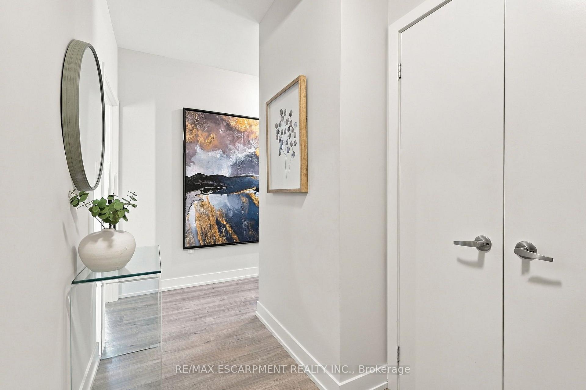 Photo 8 of Unit 902, 8 Ann Street, Mississauga, Port Credit — HOMEH