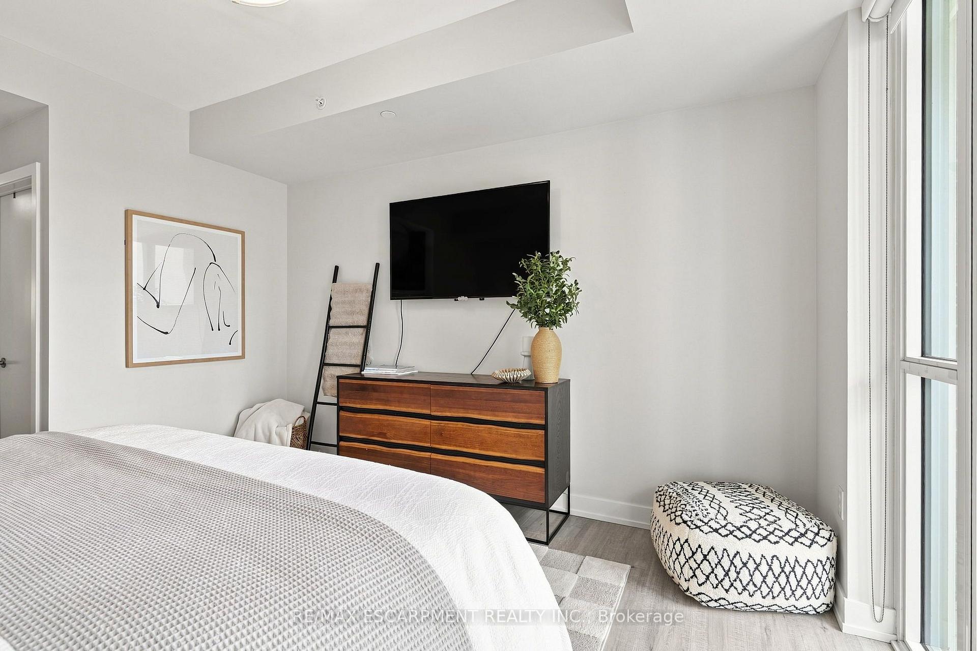 Photo 32 of Unit 902, 8 Ann Street, Mississauga, Port Credit — HOMEH