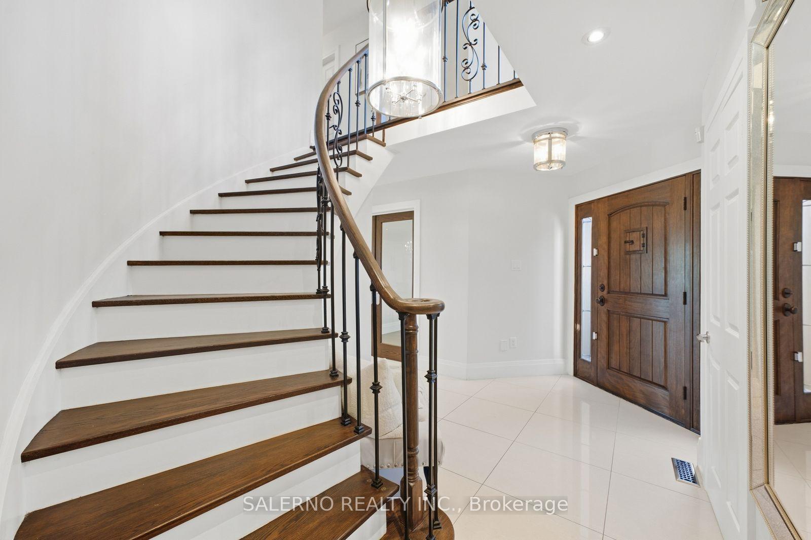 Photo 8 of 192 Veneto Drive, Vaughan, Vaughan Grove — HOMEH