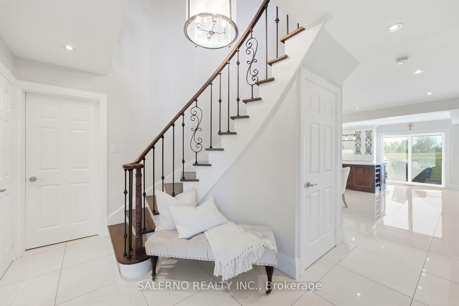Photo 10 of 192 Veneto Drive, Vaughan, Vaughan Grove — HOMEH