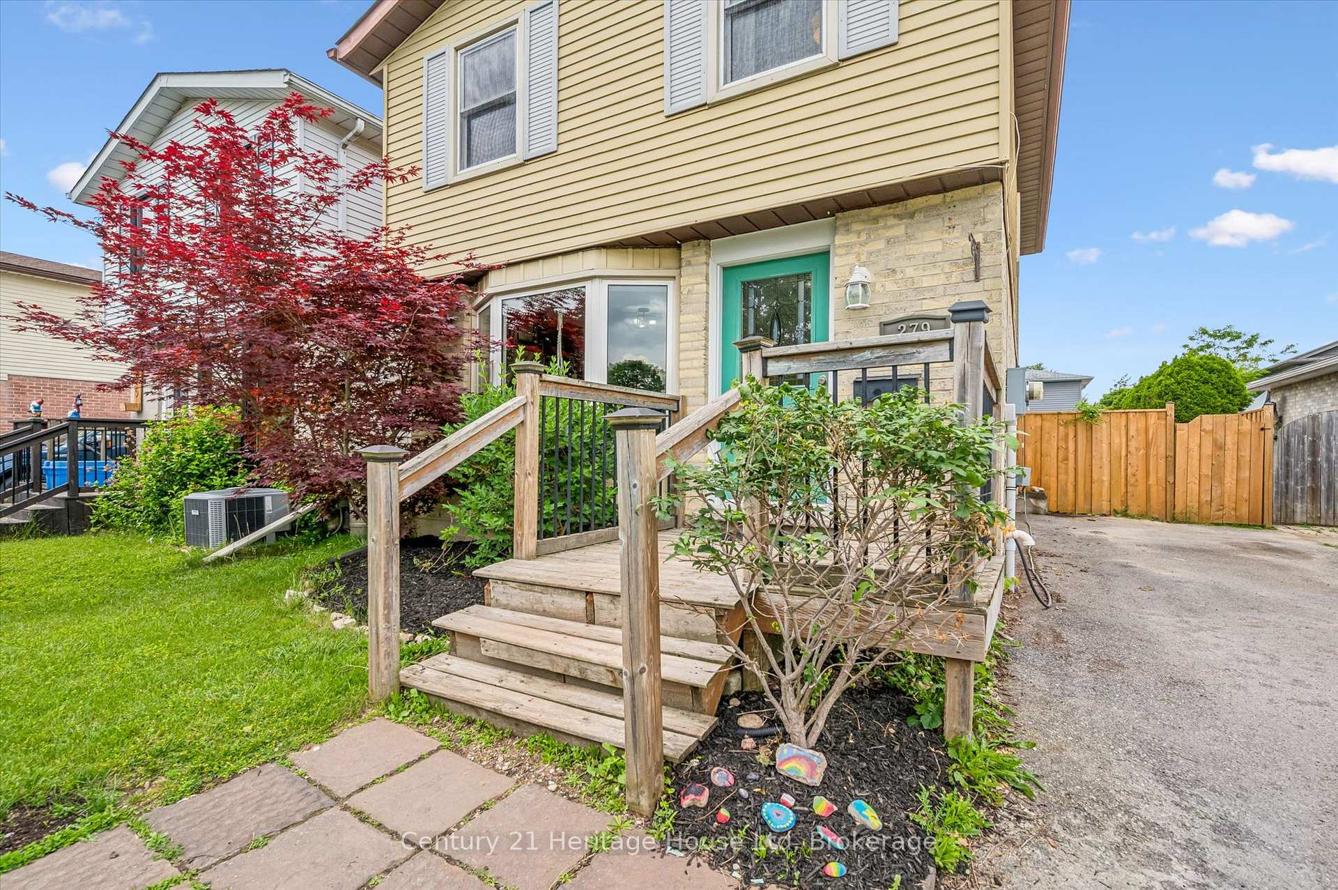 Photo 4 of 279 Strathallan Street, Centre Wellington, Fergus — HOMEH