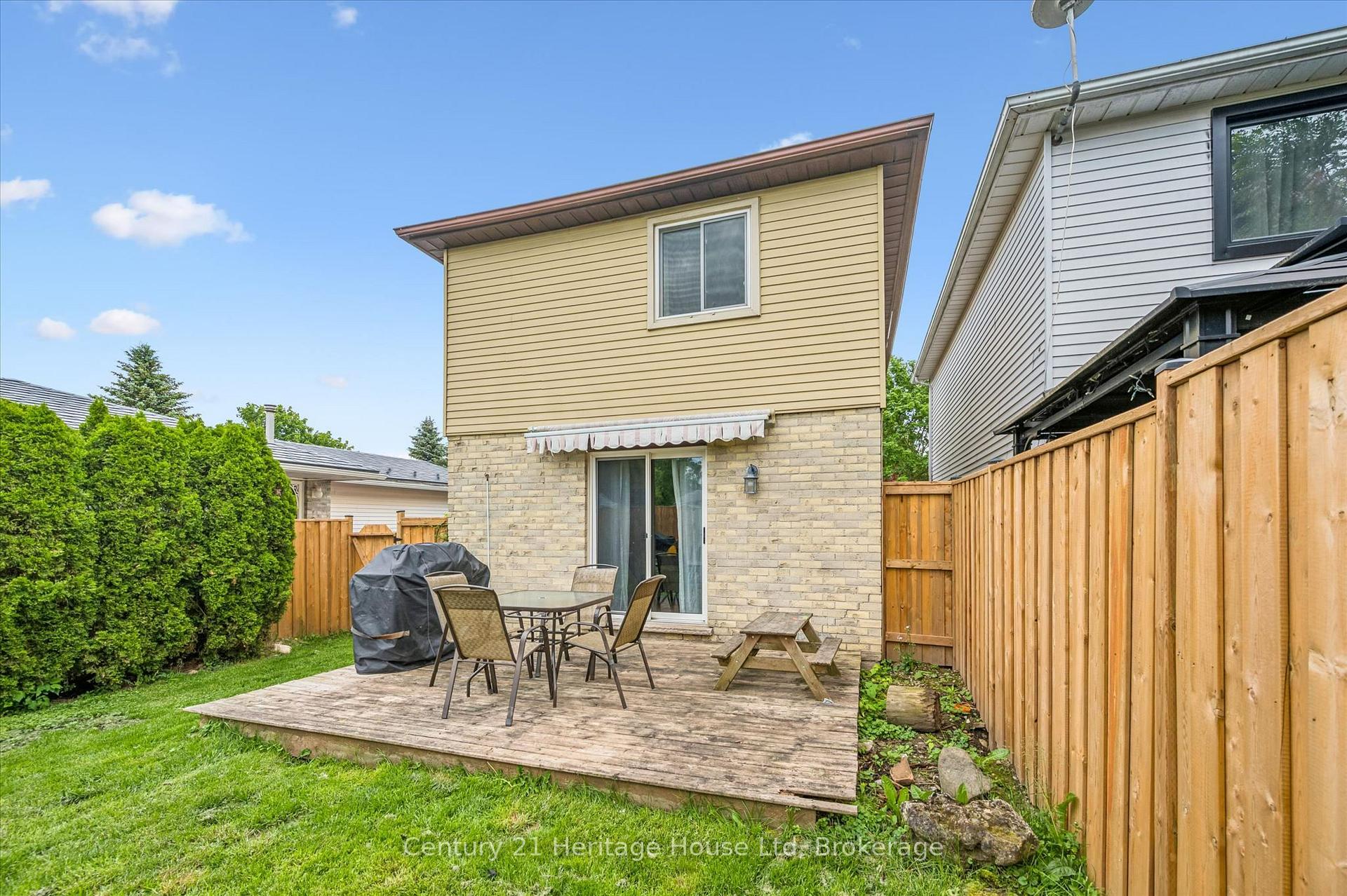 Photo 32 of 279 Strathallan Street, Centre Wellington, Fergus — HOMEH